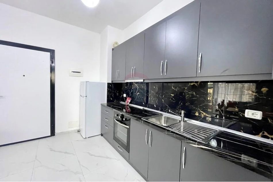 Tirane, jepet me qera apartament 1+1 Kati 8, 70 m² 550 € (Fusha e Aviacionit, Shqipëri)