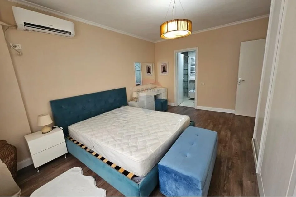 Tirane, jepet me qera apartament 2+1 Kati 2, 115 m² 1.200 € (Apartament 2+1 per qira tek Rruga e Kosovareve!)