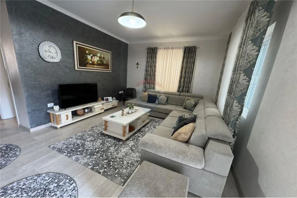 Tirane, jepet me qera apartament 2+1 Kati 2, 110 m² 600 € (Qytet studenti, vilat gjermane)