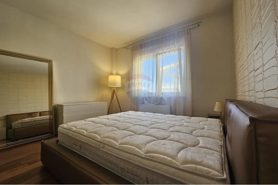 Tirane, jepet me qera apartament 2+1+Ballkon Kati 1, 105 m² 1.200 € (Sauk)