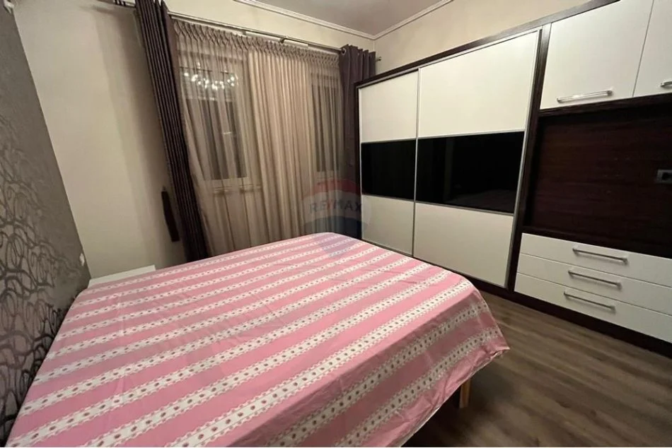 Tirane, jepet me qera apartament 2+1 Kati 6, 110 m² 650 € 