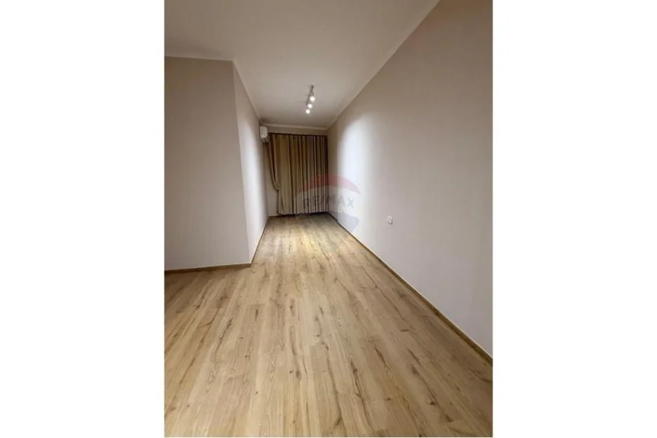 Tirane, jepet me qera apartament 2+1 Kati 3, 130 m² 750 € (Komuna e Parisit)