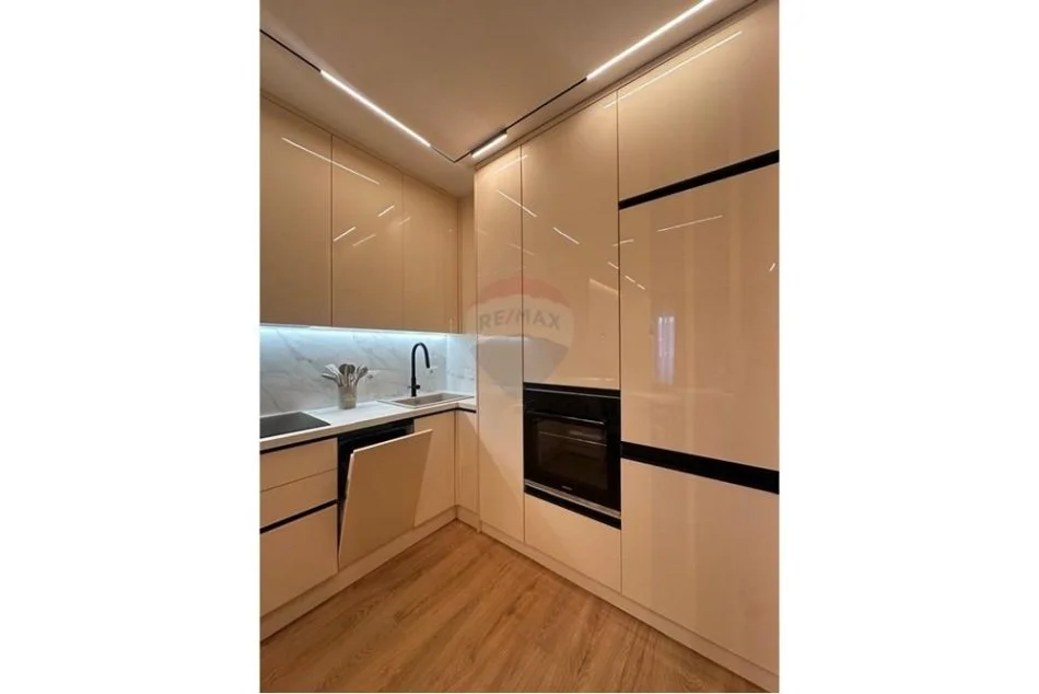 Tirane, jepet me qera apartament 1+1 Kati 3, 70 m² 550 € (Pallati me Shigjeta)