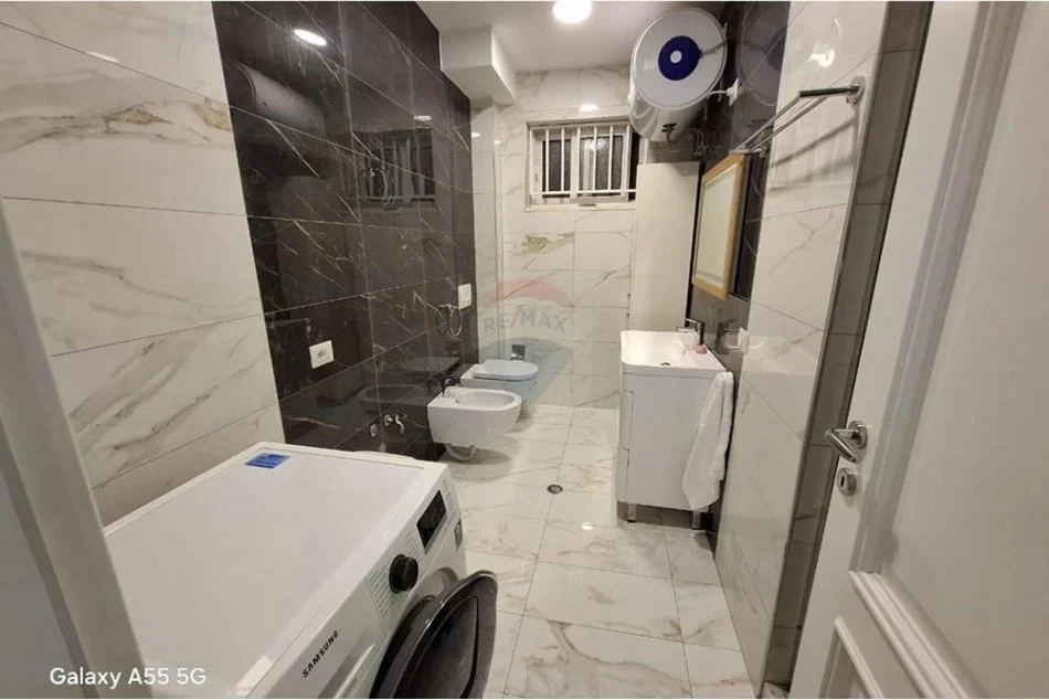 Tirane, jepet me qera 2+1 Kati 4, 75 m² 600 € (Shkolla e Bashkuar)