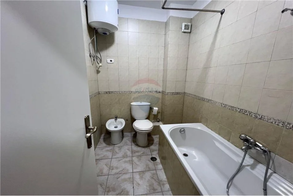 Tirane, jepet me qera apartament 1+1 Kati 5, 78 m² 600 € (21 Dhjetori)
