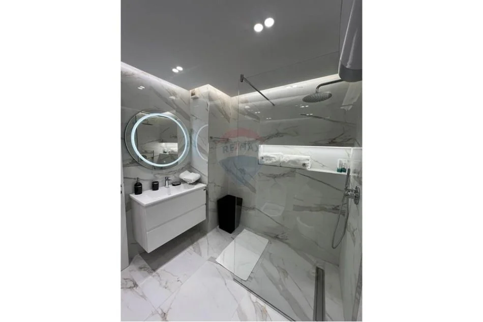 Tirane, jepet me qera apartament 1+1 Kati 7, 75 m² 1.000 € (Komuna e Parisit)