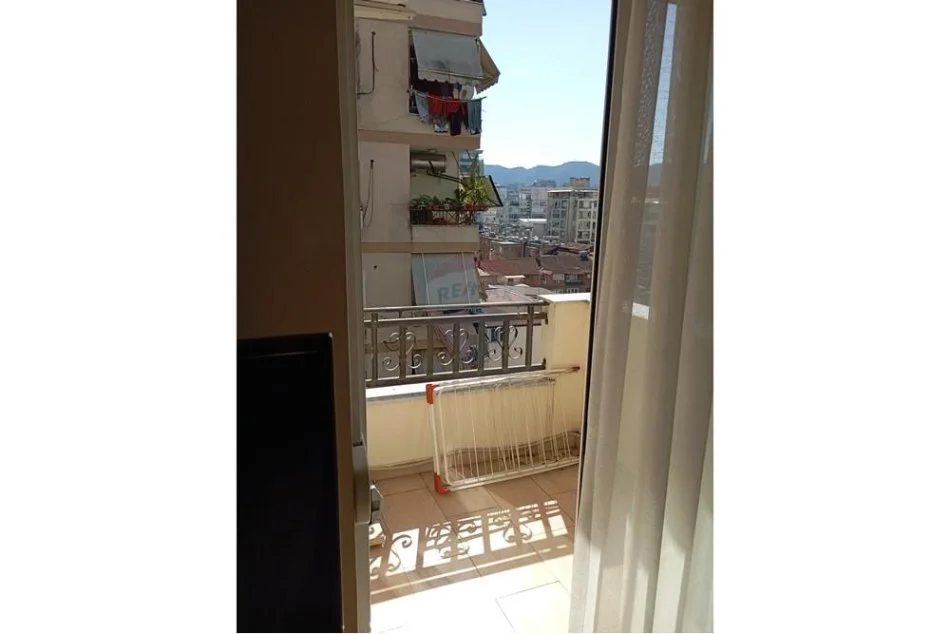 Tirane, jepet me qera apartament 1+1+Ballkon Kati 7, 65 m² 600 € (Abdyl frasheri, Bllok)