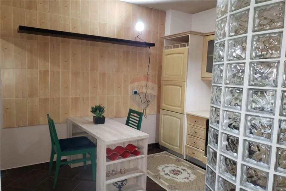 Tirane, shitet apartament 1+1+Ballkon Kati 3, 78 m² 179.000 € (Komuna e Parisit)