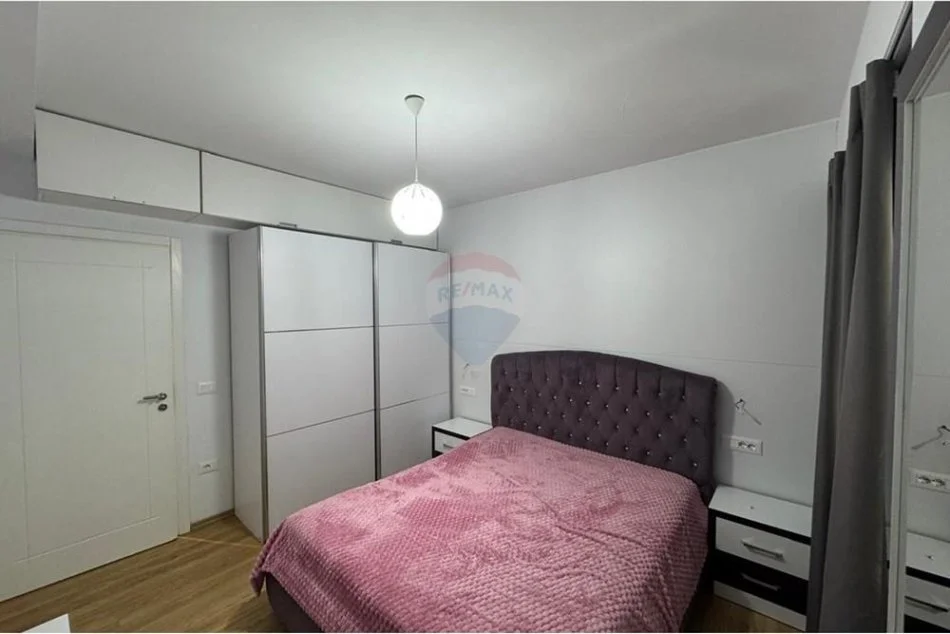 Tirane, jepet me qera apartament 2+1 Kati 4, 70 m² 650 € (Komuna e Parisit)