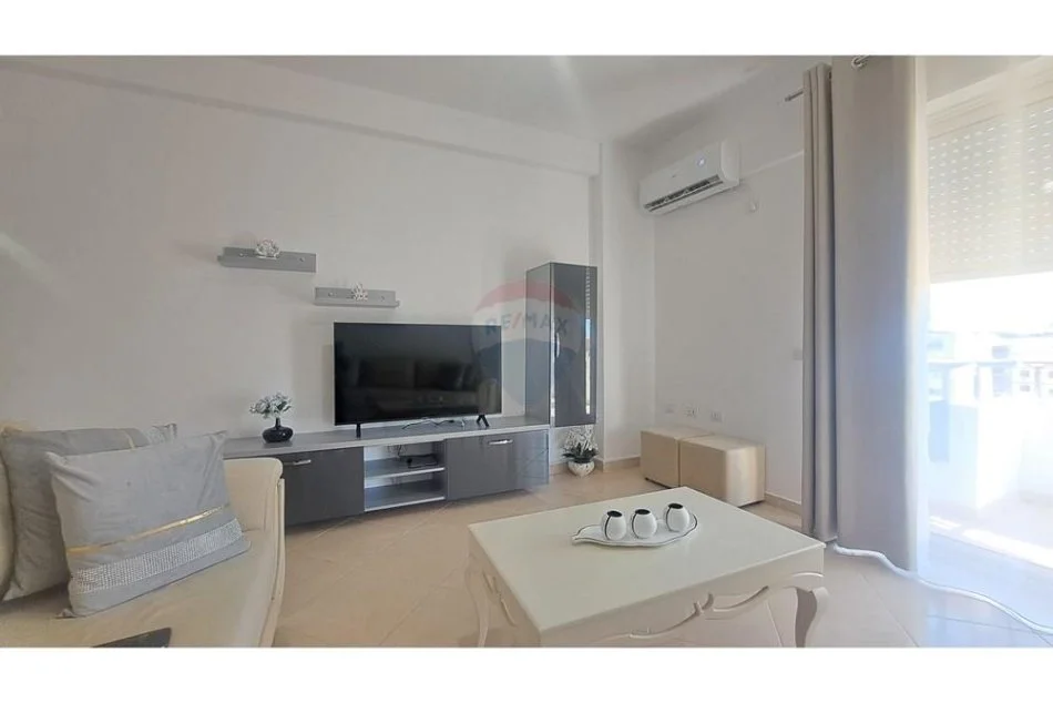 Vlore, jepet me qera apartament 2+1+Ballkon Kati 3, 115 m² 400 € (Transballkanike)