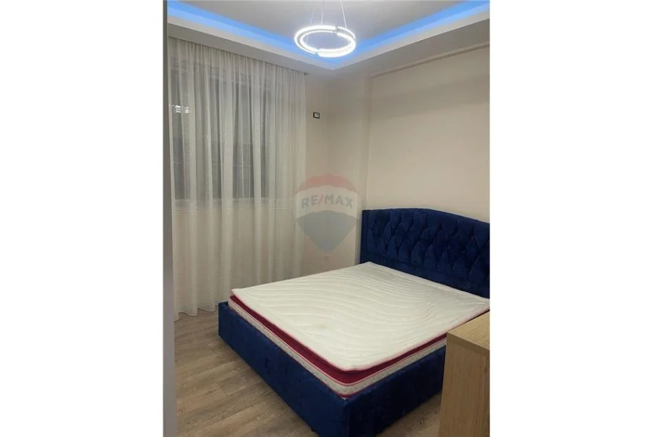 Vlore, jepet me qera apartament 1+1 , 65 m² 500 € (Uje i Ftohte)