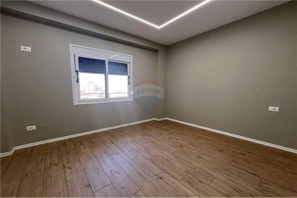 Vlore - Lungomare - Uji i Ftohte, shitet apartament 2+1+Ballkon Kati 5, 120 m² 199.000 € (Lungomare)