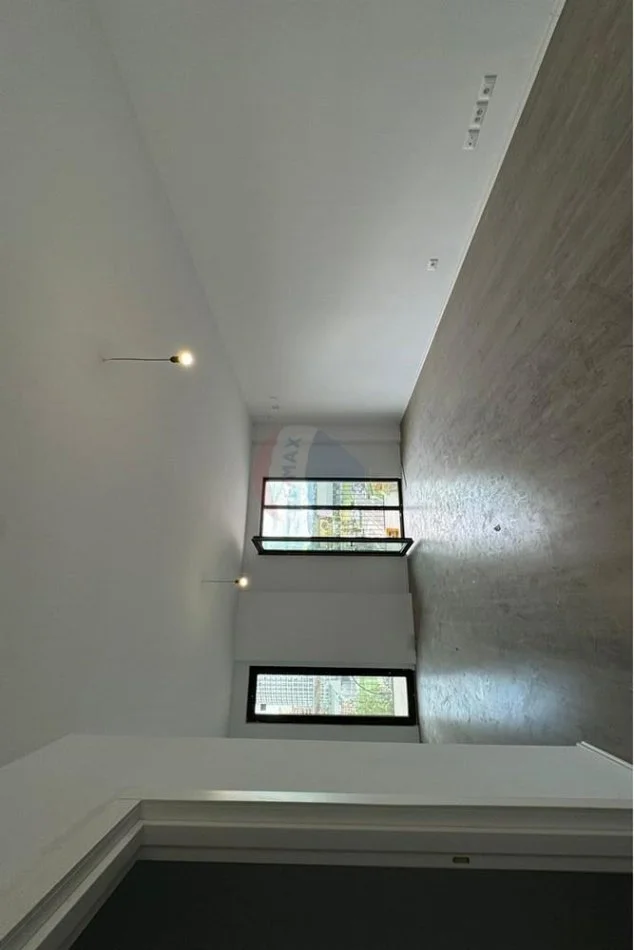 Tirane, jepet me qera ambjent biznesi Kati 3, 151 m² 1.800 € (AMBIENT ZYRASH PER QIRA TEK ALTANA RESIDENCE!)