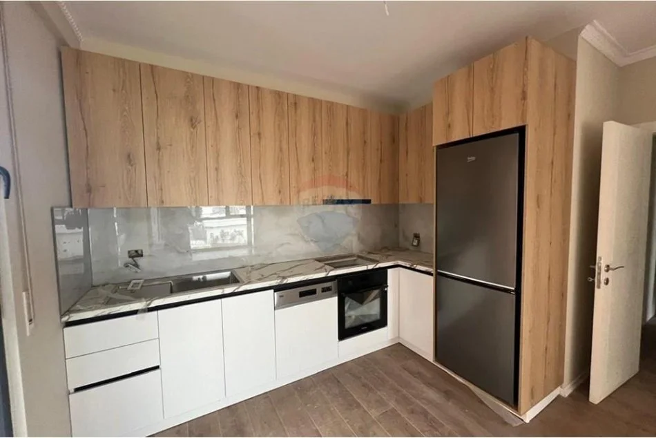 Tirane, jepet me qera apartament 2+1 Kati 5, 95 m² 700 € (Rr. Xhanfize Keko)