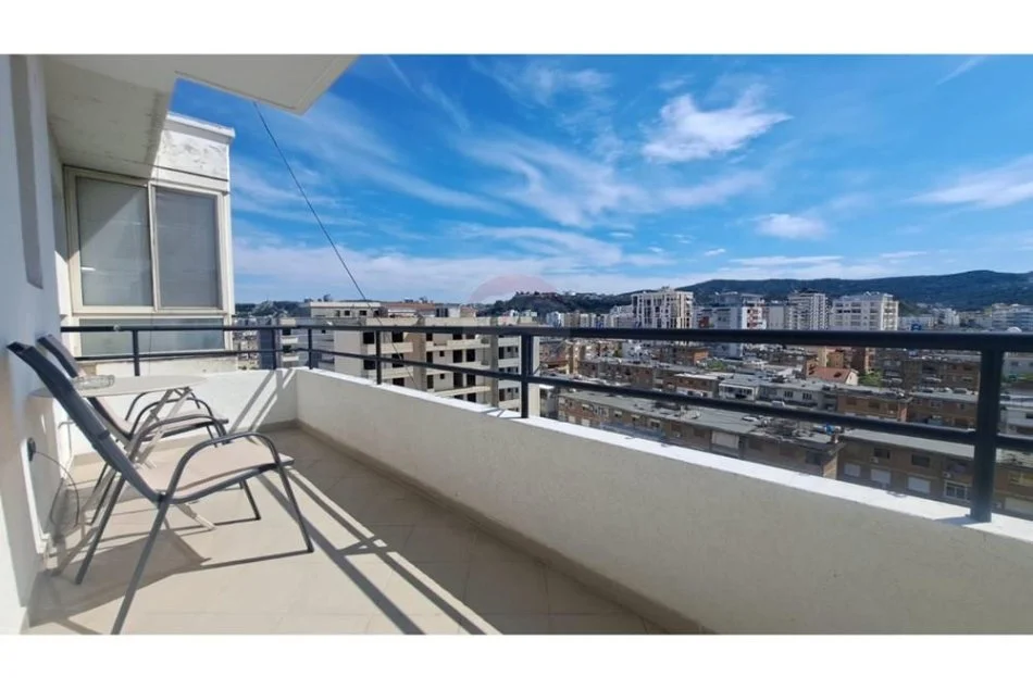 Vlore, jepet me qera apartament 1+1+Ballkon Kati 9, 78 m² 350 € (Transballkanike(pran Caffe Motta))