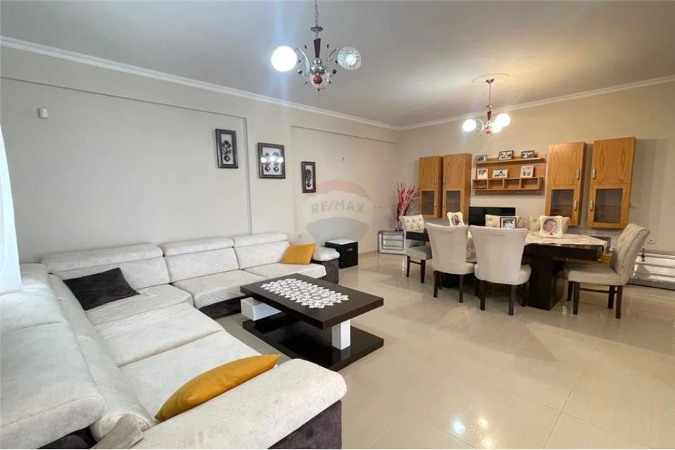 Vlore, shitet Vile 2 Katshe , 333 m² 200.000 € (Rr.Lef Sallata)