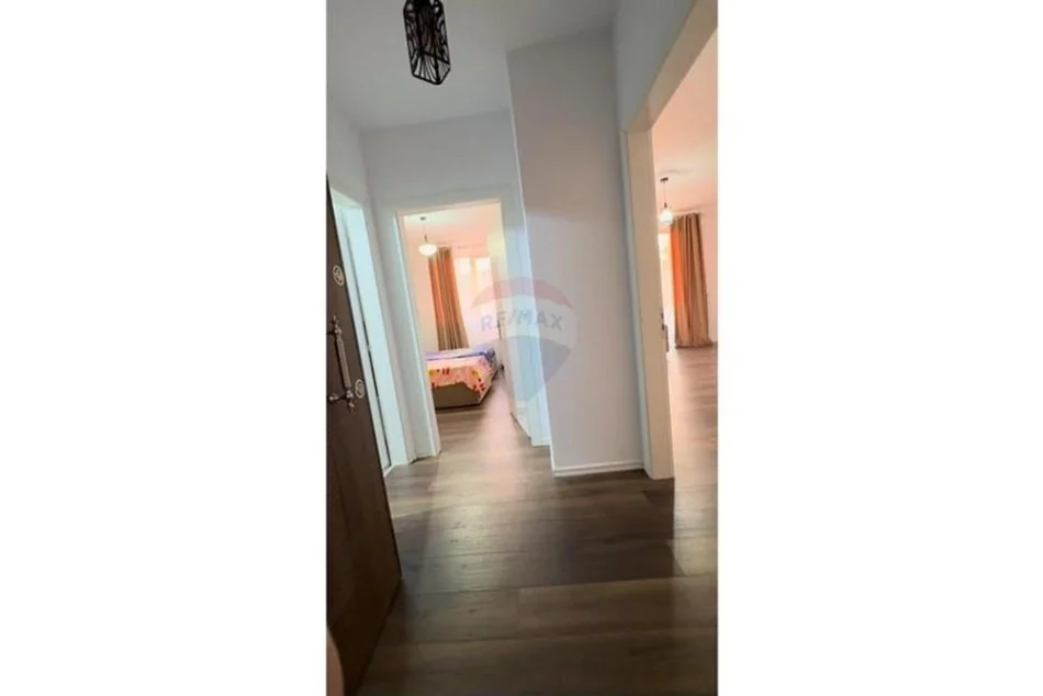 Tirane, jepet me qera apartament 2+1 Kati 4, 87 m² 450 € (Apartament 2+1 me qira ne Shkoze!)