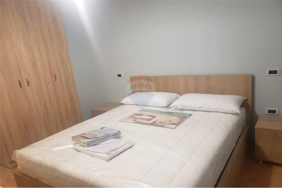 Tirane, jepet me qera apartament 1+1+Ballkon Kati 4, 70 m² 600 € (Him Kolli)