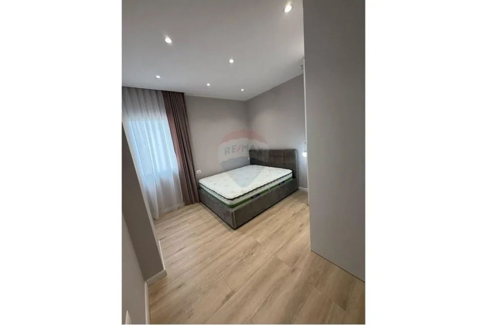Tirane, jepet me qera apartament 1+1 Kati 8, 63 m² 450 € (Teodor Keko)