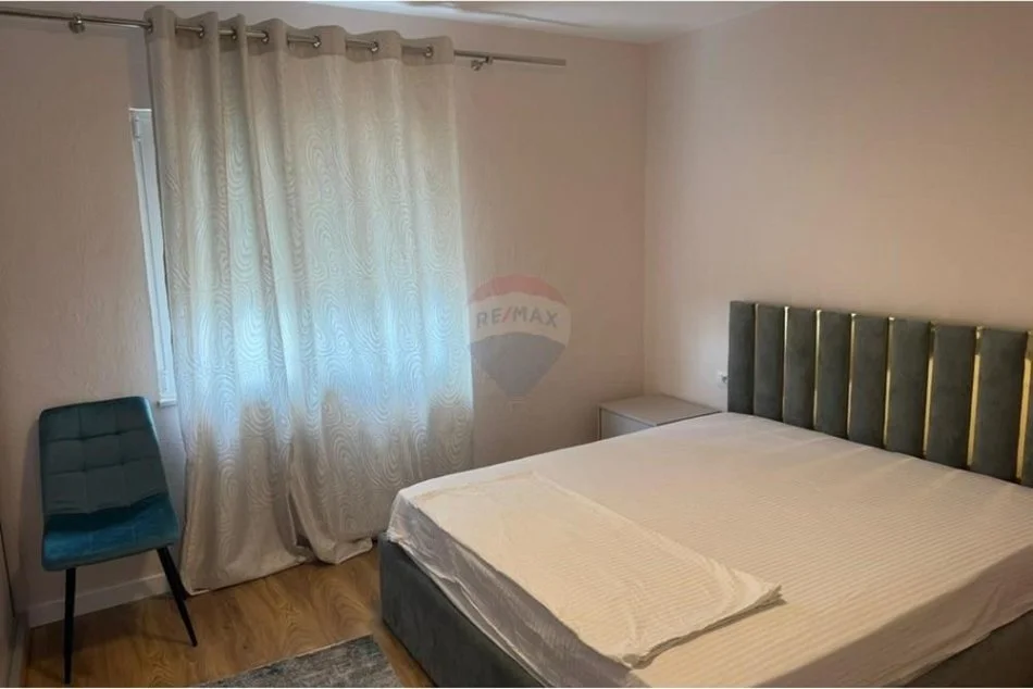 Tirane, jepet me qera apartament 1+1+Ballkon Kati 5, 60 m² 600 € (Mine Peza)