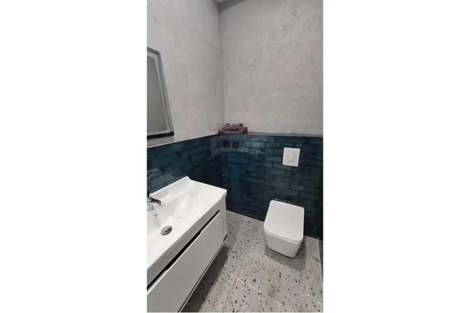 Tirane, jepet me qera 1+1 , 38 m² 500 € (shallvaret)