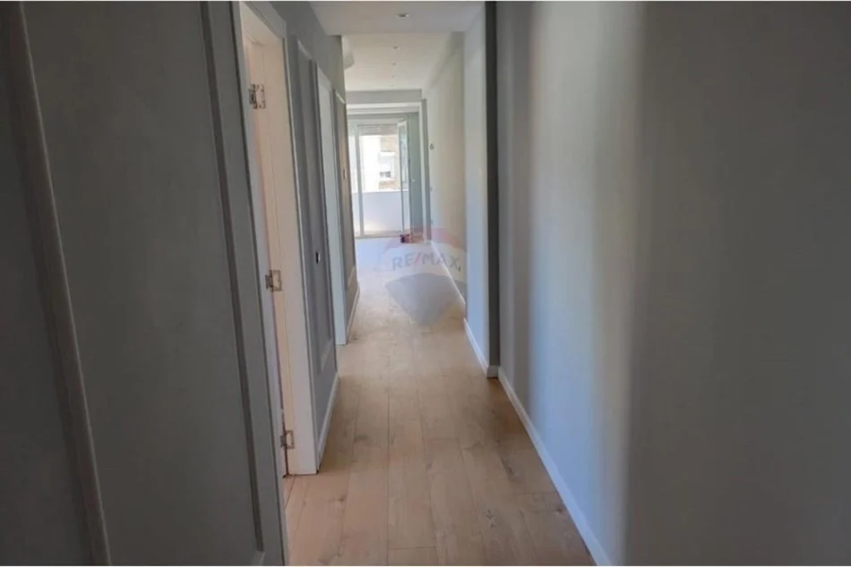 Tirane, jepet me qera apartament duplex 2+1 , 77 m² 600 € (brryli)