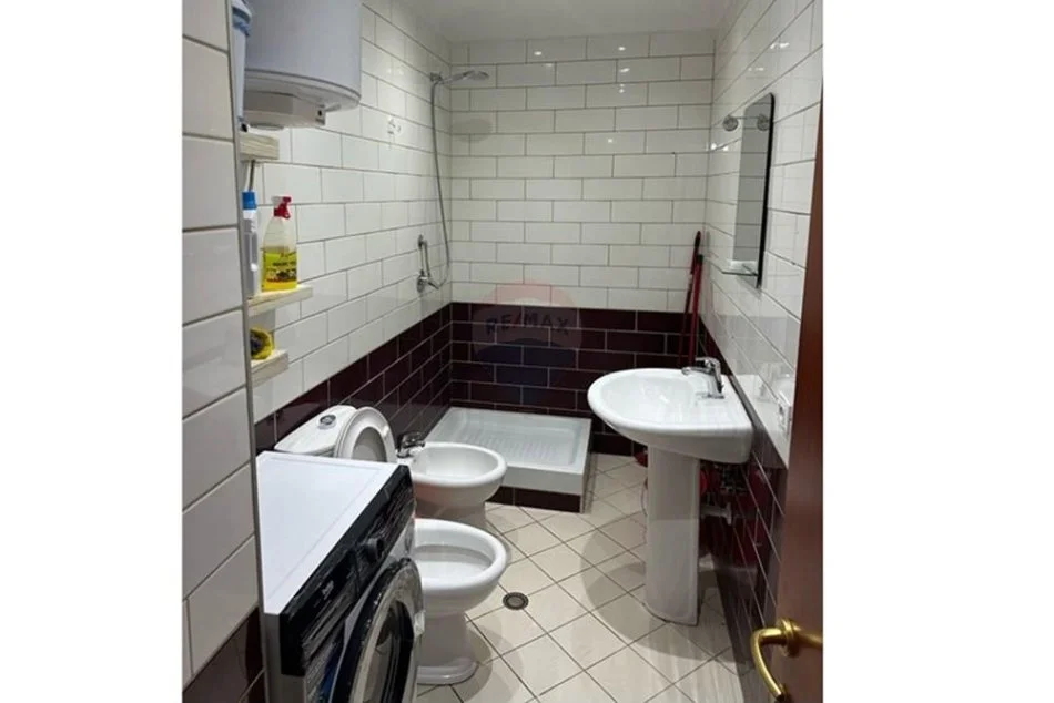 Tirane, shitet apartament 2+1 , 87 m² (Pallatet Cabej)