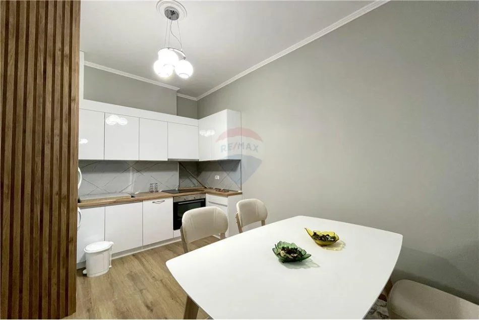 Tirane, jepet me qera apartament 1+1 Kati 5, 73 m² 800 € (Kompleksi Delijorgj)