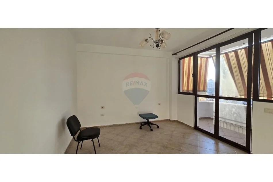Tirane, jepet me qera apartament 1+1 , 60 m² 450 € (rruga e elbasanit)