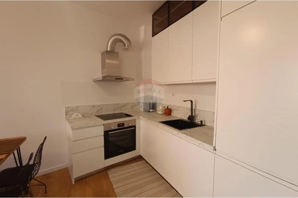 Tirane, jepet me qera apartament 1+1+Ballkon Kati 5, 67 m² 700 € (rruga qemal stafa)
