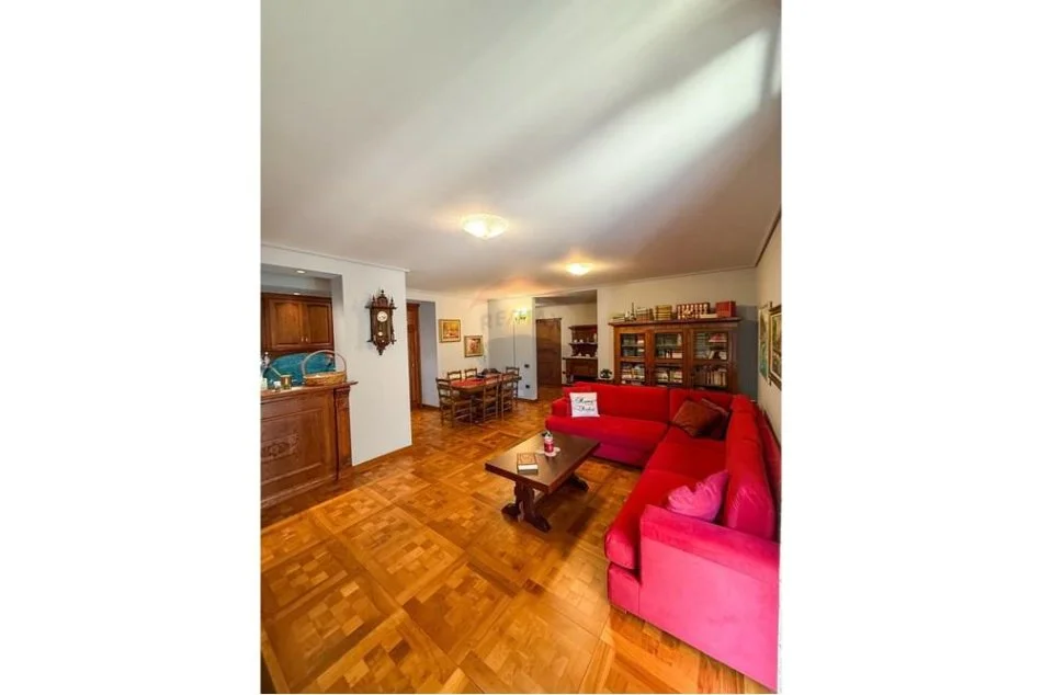 Tirane, jepet me qera apartament 2+1 Kati 5, 150 m² 1.500 € (Blloku)