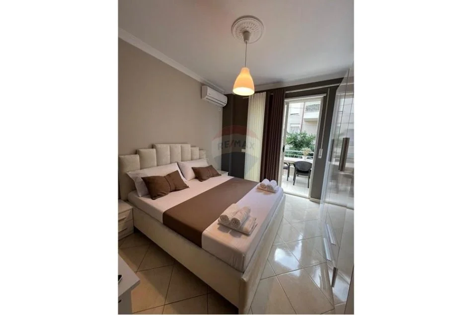 Tirane, jepet me qera apartament 1+1 Kati 1, 80 m² 550 € (Liqeni i Thate - Kompleksi Ferrari)