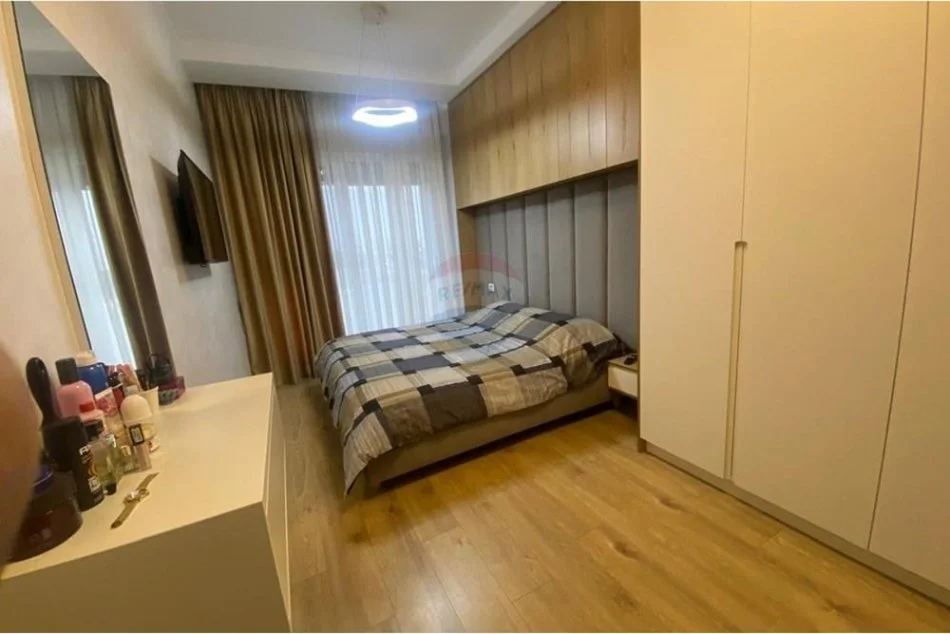 Tirane, jepet me qera apartament 1+1 Kati 4, 55 m² 550 € (Rruga Jordan)