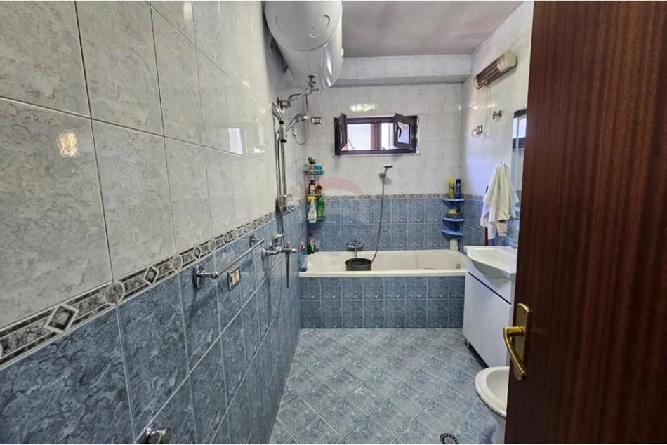 Tirane, jepet me qera 1+1 Kati 3, 100 m² 500 € (rruga mine peza)