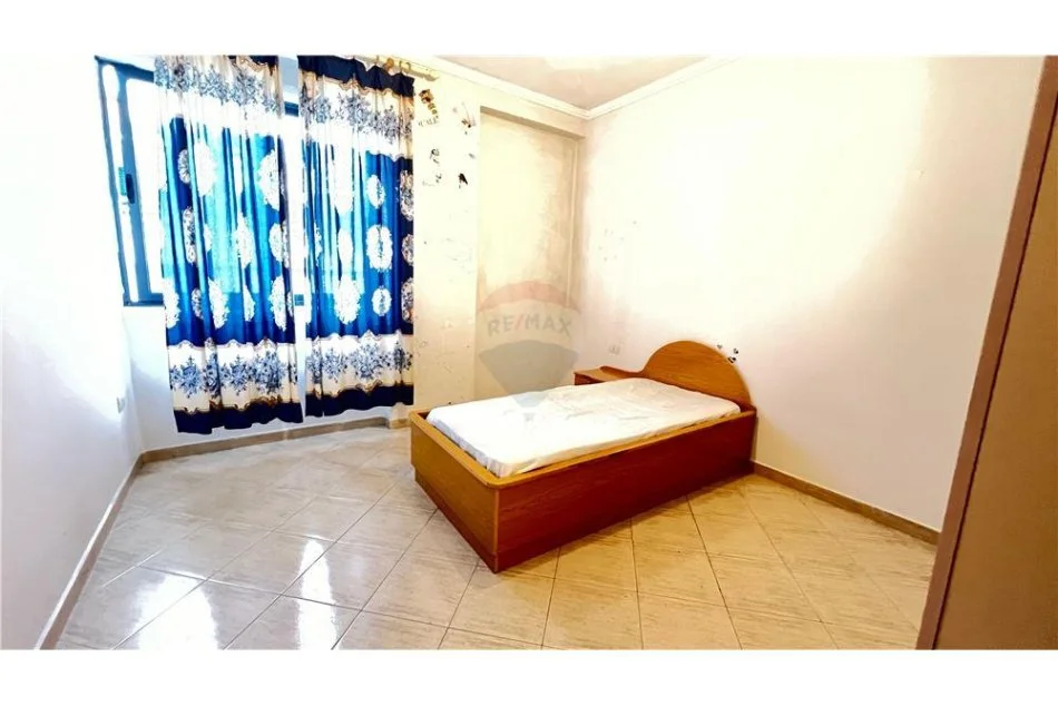 Tirane, jepet me qera apartament 3+1+Ballkon , 115 m² 450 € (kodra e diellit)