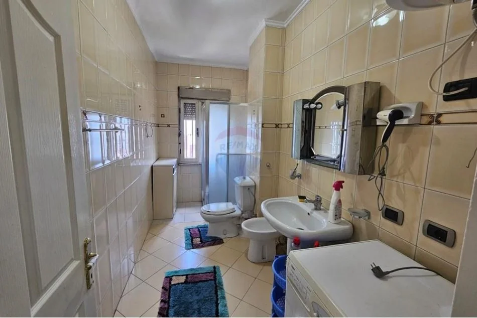 Shqiperi, jepet me qera apartament 1+1 Kati 12, 65 m² 450 € (stacioni i trenit)