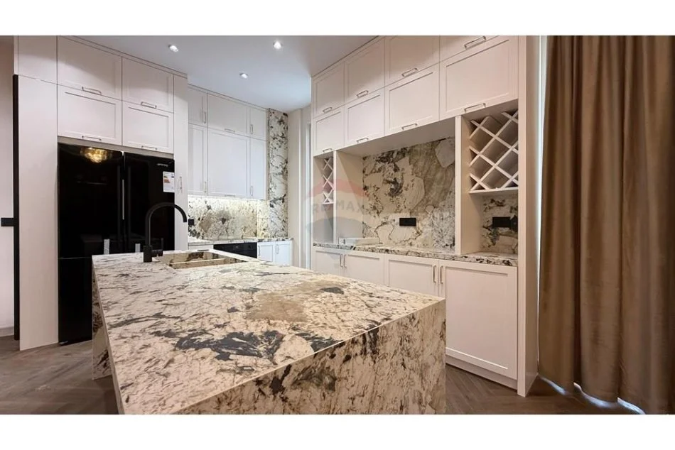 Tirane, jepet me qera Vile 3+1+Ballkon , 370 m² 3.500 € (rruga tiran elbasan)