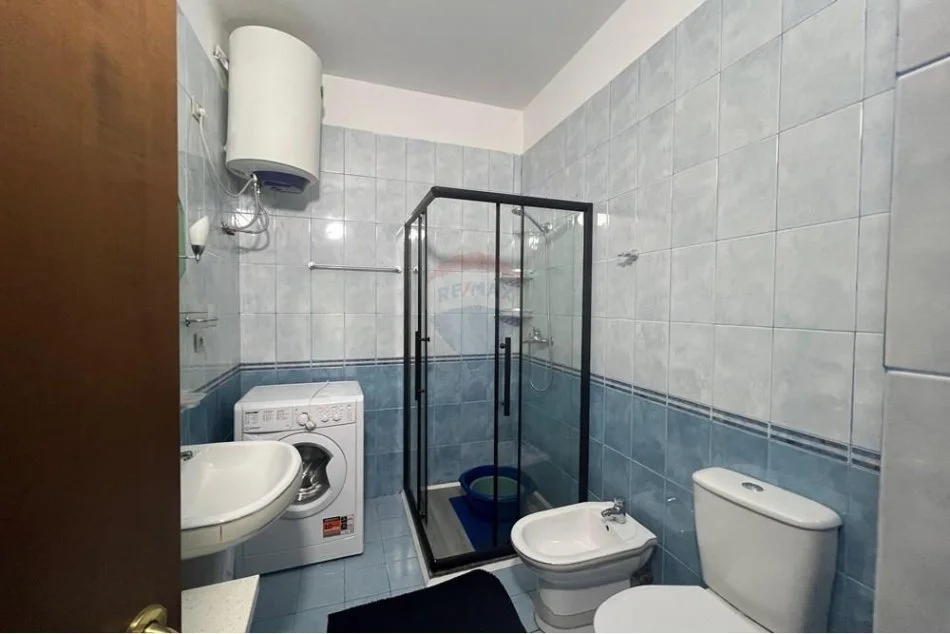 Shqiperi, jepet me qera apartament 1+1 , 94 m² 600 € (rruga e elbasanit)
