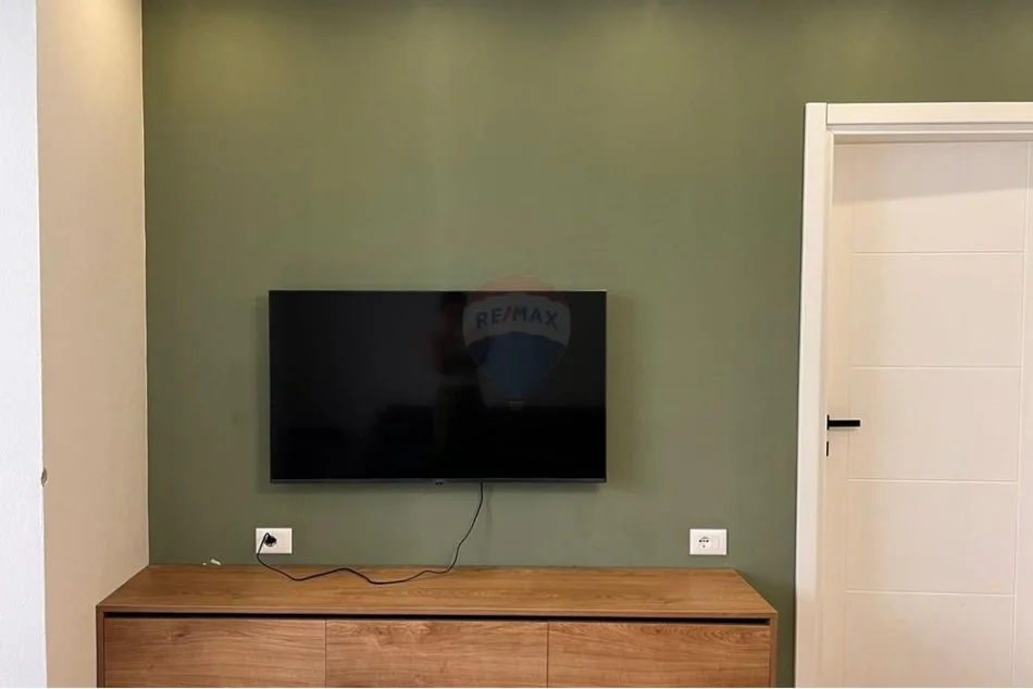 Tirane, jepet me qera apartament 1+1 Kati 2, 108 m² 750 € (21 dhjetori)