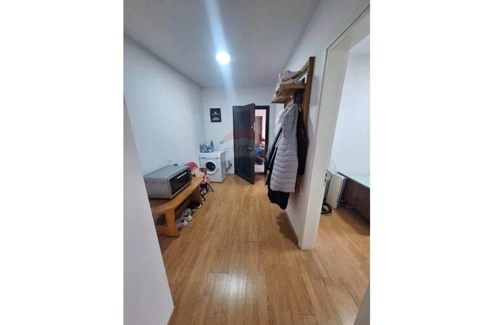 Tirane, jepet me qera apartament 2+1 Kati 6, 65 m² 380 € (shkolla e bashkuar)