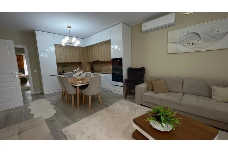 Tirane, jepet me qera apartament 2+1+Ballkon Kati 2, 115 m² 800 € (bulevardi i ri)