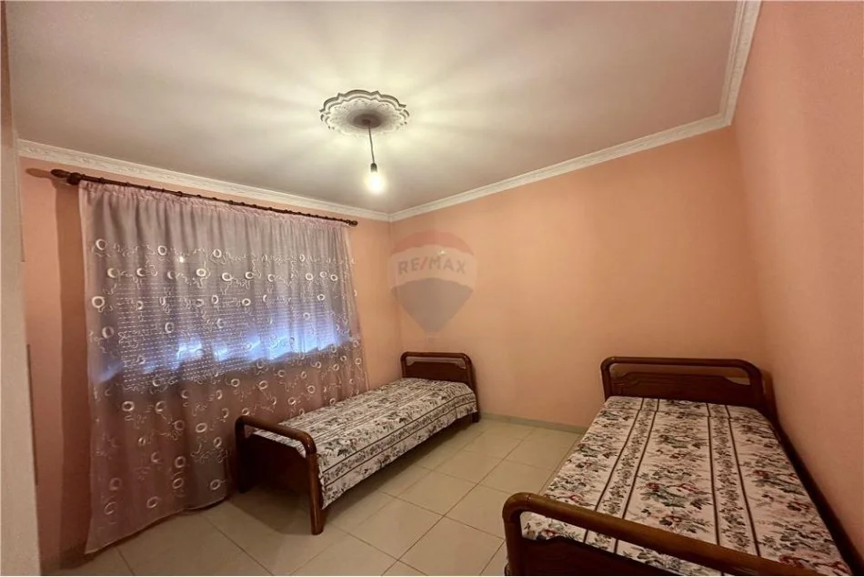 Tirane, jepet me qera apartament 2+1+Ballkon Kati 5, 100 m² 500 € (kodra e diellit 1)