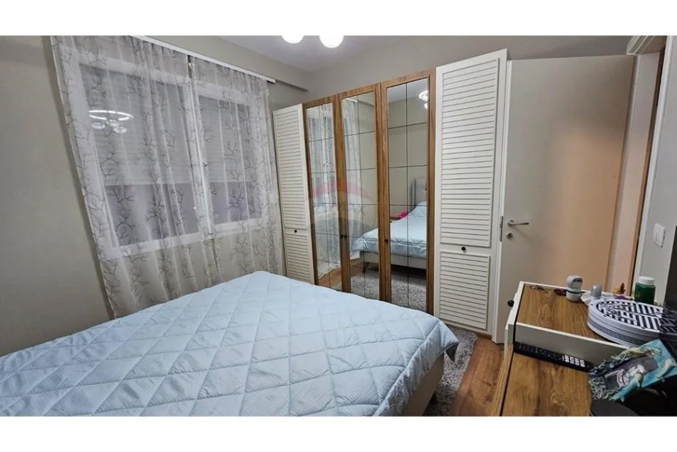 Tirane, jepet me qera apartament 2+1+Ballkon Kati 3, 94 m² 600 € (fusha e aviacionit)