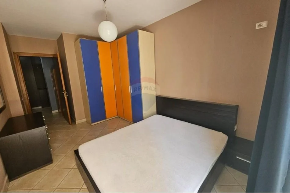 Tirane, jepet me qera apartament 2+1 Kati 4, 90 m² 650 € (vasil shanto)