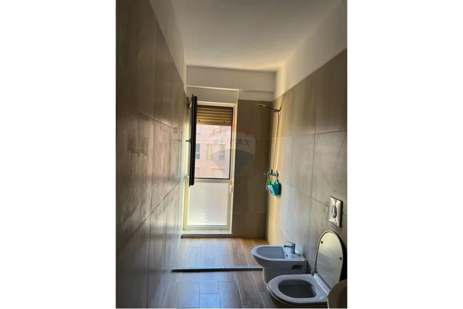 Tirane, jepet me qera apartament 2+1+Ballkon Kati 2, 110 m² 370 € (Rruga e Thesarit)