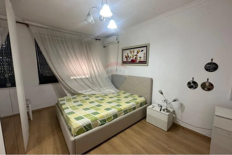 Tirane, jepet me qera apartament 1+1 Kati 2, 65 m² 450 € (rruga Tefta Tashko)