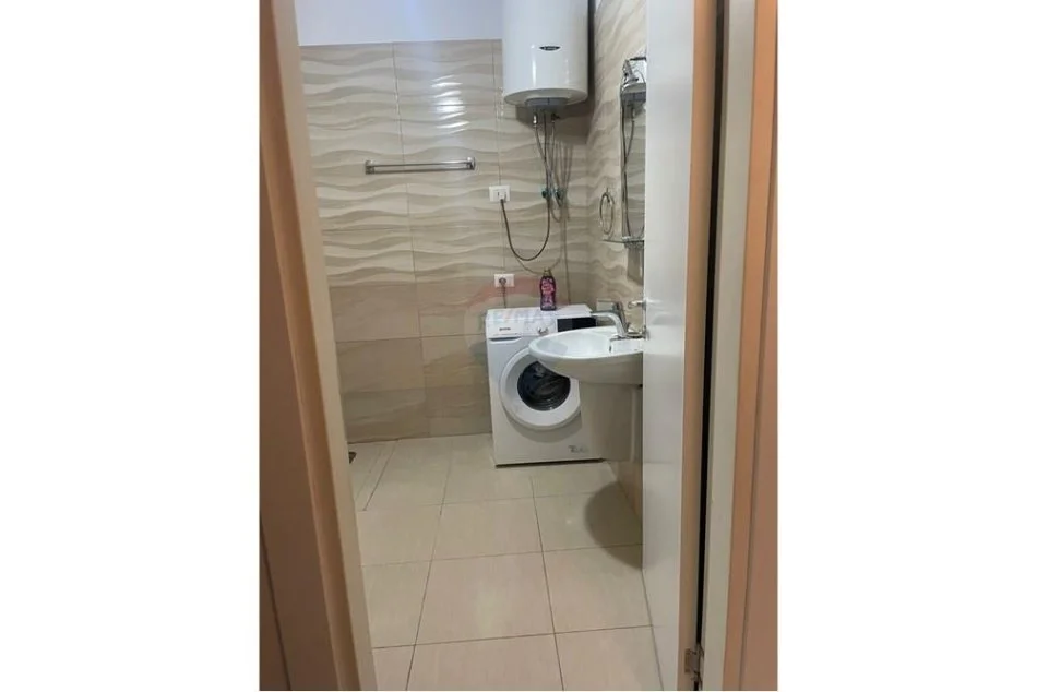 Tirane, jepet me qera apartament 1+1 Kati 1, 65 m² 500 € 