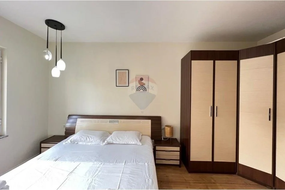 Tirane, jepet me qera apartament 2+1+Ballkon Kati 4, 84 m² 800 € (Shallvaret)