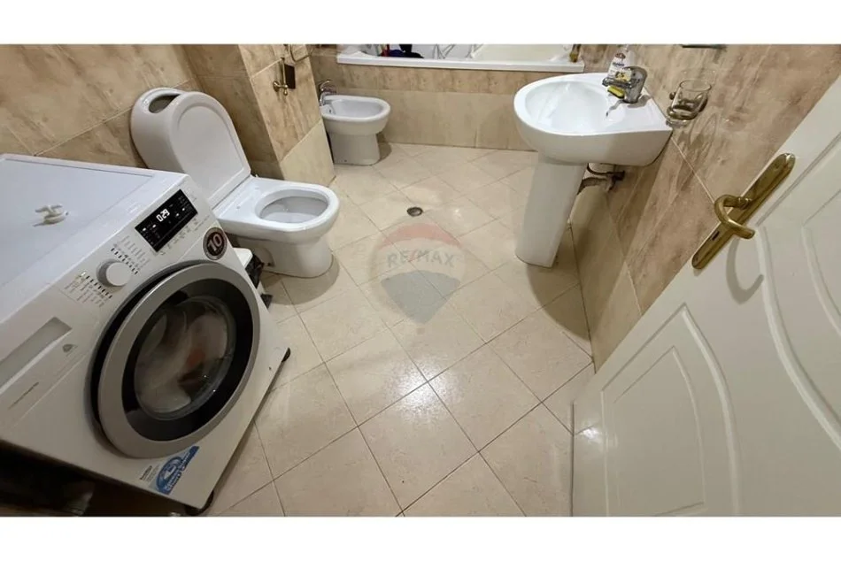 Tirane, jepet me qera apartament 2+1+Aneks+Ballkon Kati 5, 110 m² 750 € (Komuna e Parisit)