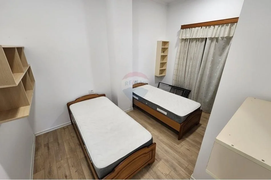 Tirane, jepet me qera apartament 2+1 , 130 m² 800 € (Kopshti Zoologjik)